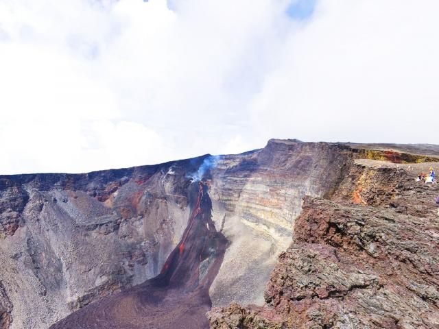 pasdebellecombe-dolomieu-p12-dolomieu-eruption_f.jpg