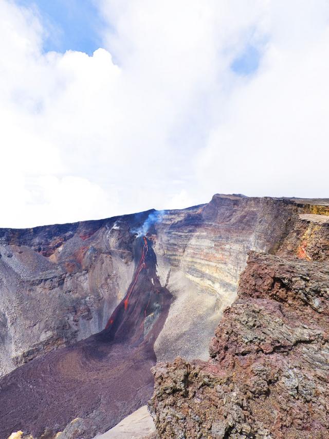 pasdebellecombe-dolomieu-p12-dolomieu-eruption_f.jpg