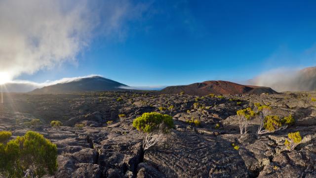 volcan02brumeenclosfouquepitondelafournaise01-creditirt-frog974photographiesdts06dts2015.jpg