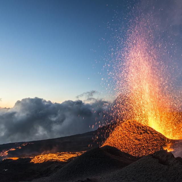 volcan198eruptionpitondelafournaise052015-creditirt-lucperrotdts062017.jpg