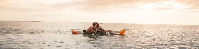 kayak-transparent-iledelareunion-amoureux-au-coucher-du-soleil.jpg