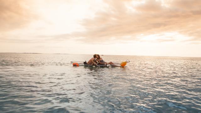 kayak-transparent-iledelareunion-amoureux-au-coucher-du-soleil.jpg