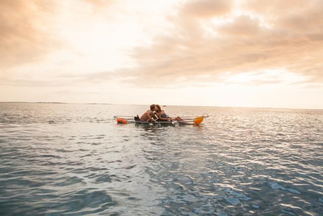 kayak-transparent-iledelareunion-amoureux-au-coucher-du-soleil.jpg