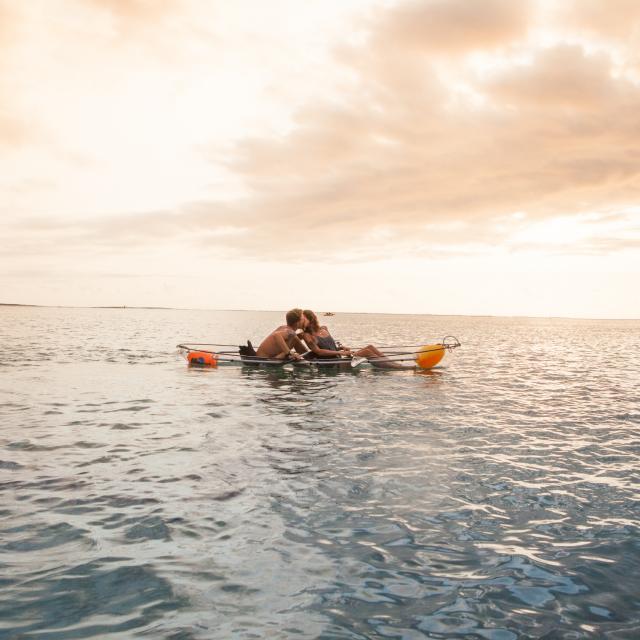 kayak-transparent-iledelareunion-amoureux-au-coucher-du-soleil.jpg