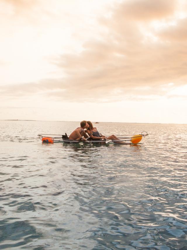 kayak-transparent-iledelareunion-amoureux-au-coucher-du-soleil.jpg