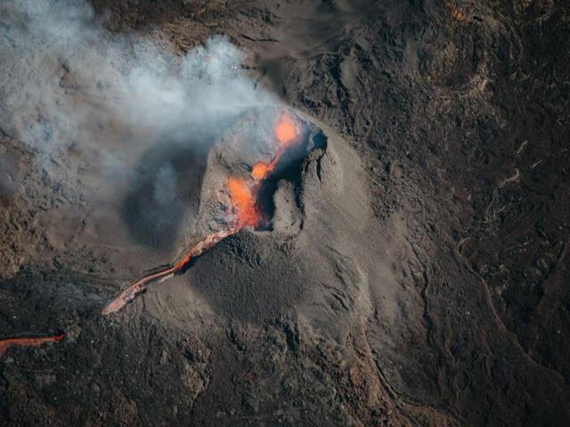 éruption volcanique la réunion (image d'archives)