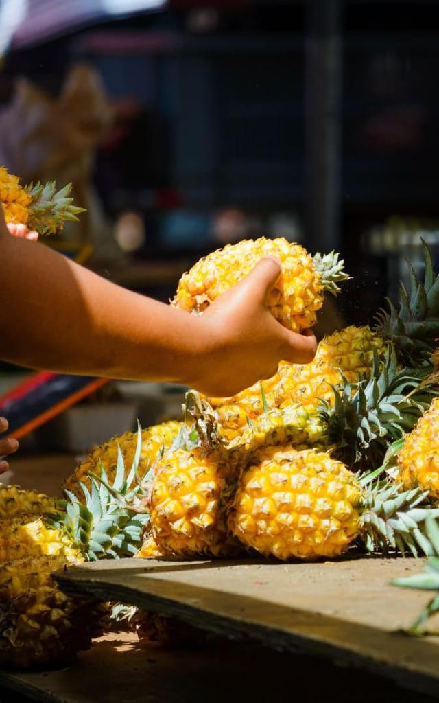 Roadtrip-culinaire-Ananas-Marche-saint-paul-Gael-Fontaine.jpeg